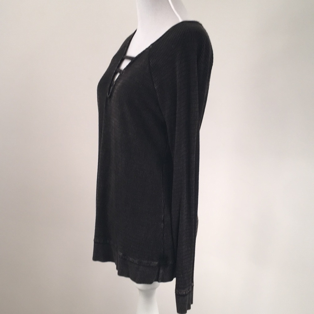 ✅ SOLD Stretchy Sexy Long Sleeve Top M - Picture 5 of 12